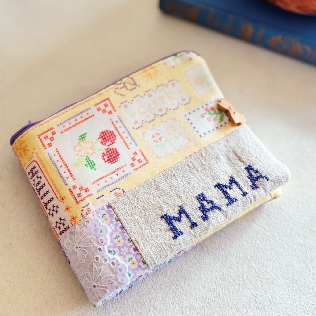 Trifold Zipper Pouch with PeelnStick Basting Tape