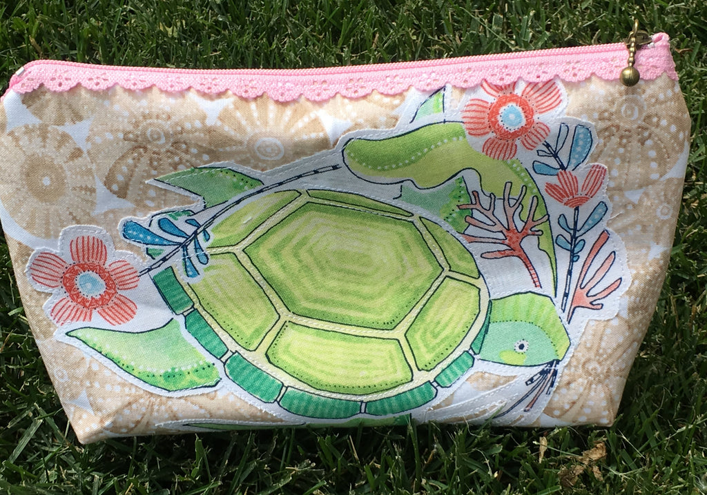 HeatnBond Fusible Fleece Applique Turtle Zipper Pouch