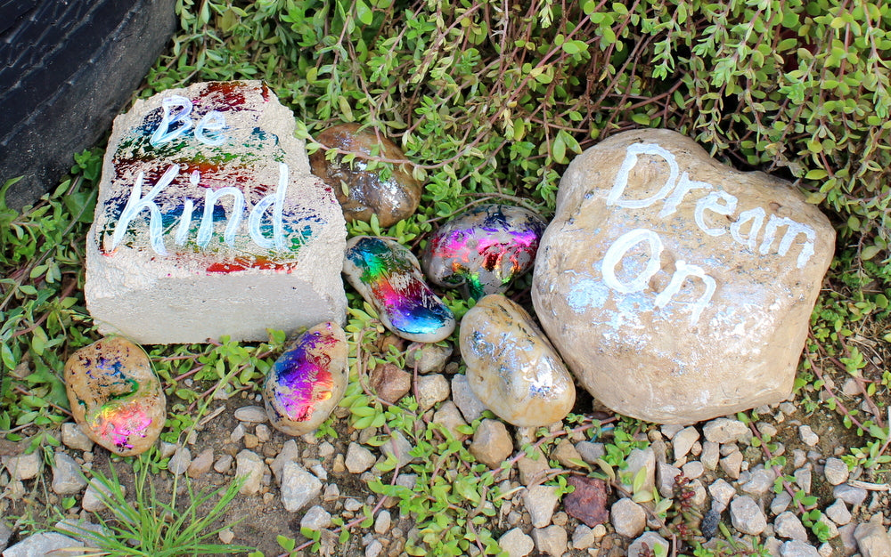 Kindness Rocks with Deco Foil – thermoweb.com