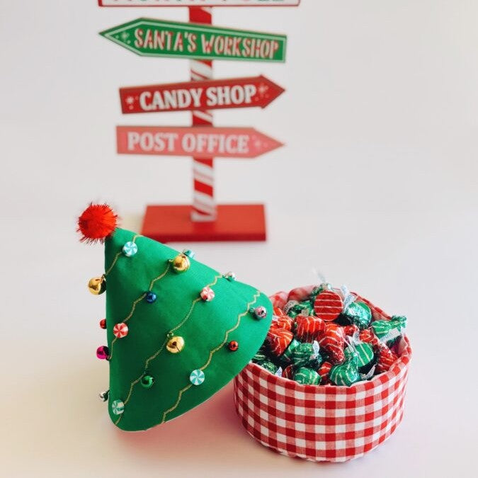 Fat Quarter Friendly Christmas Tree Treat Holder