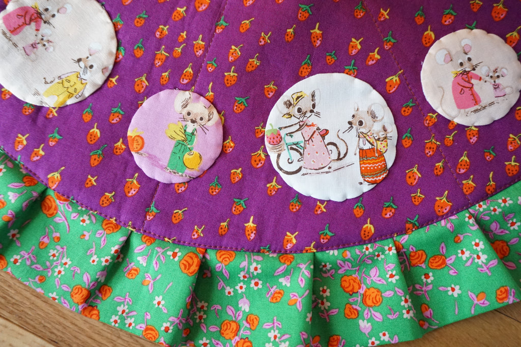 Spotted Applique Christmas Tree Skirt: A Mini Version